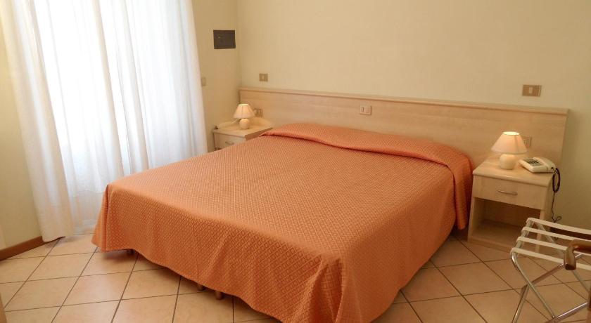 Casa Vacanze Touring Вербания Стая снимка